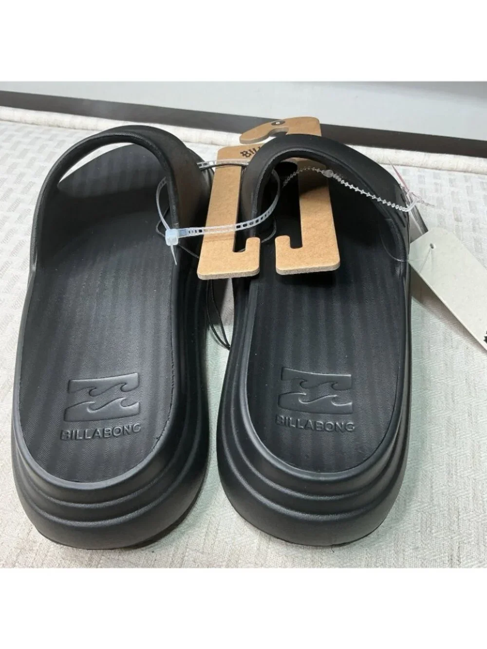 Billabong Women Size 8 Black Platform Cushion Slides Sandal Comfort Shoe NEW - Picture 3 of 7